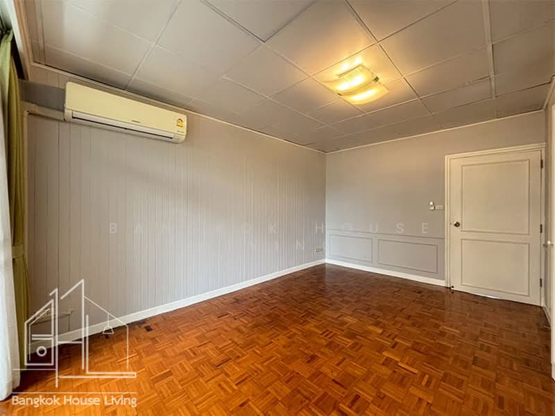 Aramvej Apartment, Bangkok, 181 Soi Sukhumvit 49/11, Khlong Tan Nua, Watthana, Bangkok, 4 Bedrooms, 260 sqm, Condo For Rent, by Bangkok House Living, 500419376 - DDproperty.com