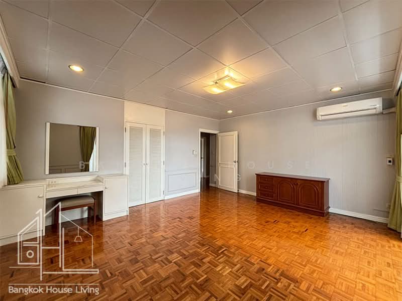Aramvej Apartment, Bangkok, 181 Soi Sukhumvit 49/11, Khlong Tan Nua, Watthana, Bangkok, 4 Bedrooms, 260 sqm, Condo For Rent, by Bangkok House Living, 500419376 - DDproperty.com