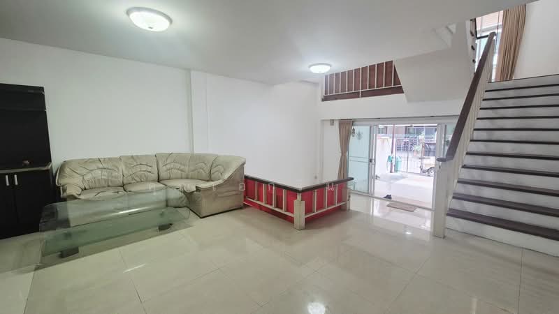 ขายทาวน์โฮม 3 ชั้นครึ่ง หมู่บ้านรินรดา ทำเลดี เดินทางสะดวก, Samut Sakhon, Bang Ya Praek, Muang Samut Sakhon, Samut Sakhon, 3 Bedrooms, 150 sqm, Townhouse For Sale, by คุณเอกรินทร์, 500419390 - DDproperty.com