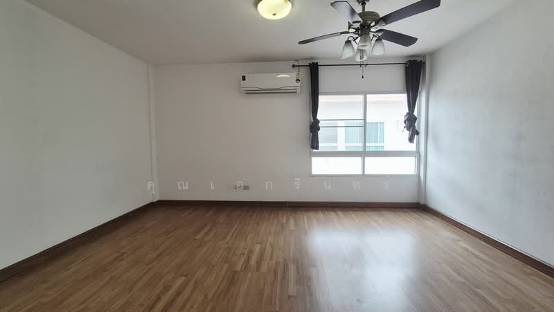 ขายทาวน์โฮม 3 ชั้นครึ่ง หมู่บ้านรินรดา ทำเลดี เดินทางสะดวก, Samut Sakhon, Bang Ya Praek, Muang Samut Sakhon, Samut Sakhon, 3 Bedrooms, 150 sqm, Townhouse For Sale, by คุณเอกรินทร์, 500419390 - DDproperty.com