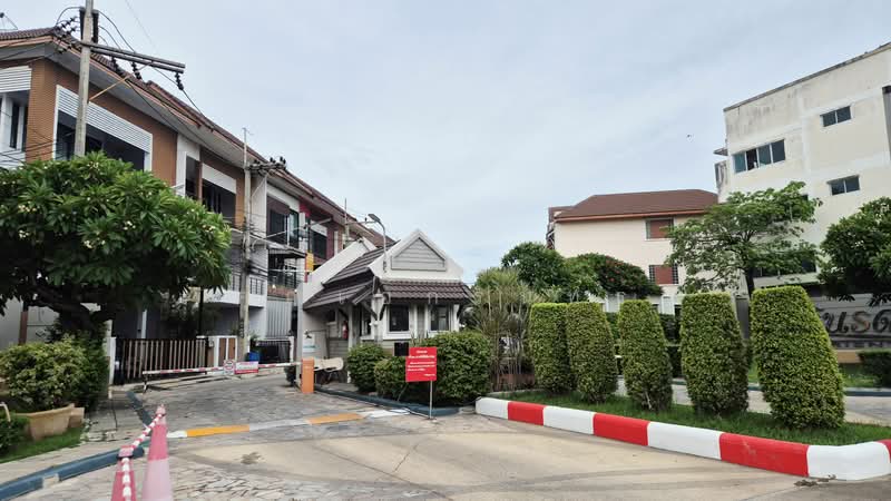 ขายทาวน์โฮม 3 ชั้นครึ่ง หมู่บ้านรินรดา ทำเลดี เดินทางสะดวก, Samut Sakhon, Bang Ya Praek, Muang Samut Sakhon, Samut Sakhon, 3 Bedrooms, 150 sqm, Townhouse For Sale, by คุณเอกรินทร์, 500419390 - DDproperty.com