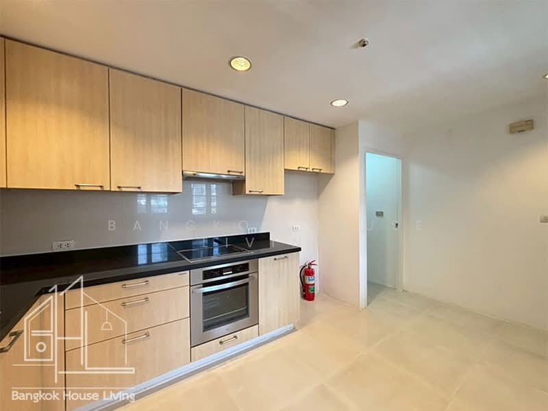 Baan Sawasdee, Bangkok, 42-1 Soi Sukhumvit 31, Khlongtoei Nua, Watthana, Bangkok, 3 Bedrooms, 278 sqm, Condo For Rent, by Bangkok House Living, 500419442 - DDproperty.com