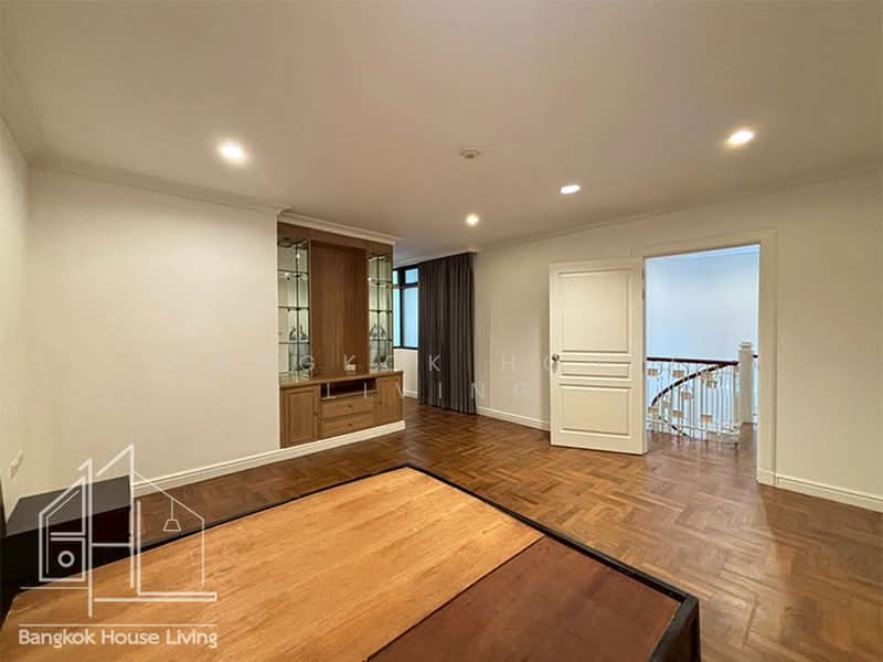 Baan Sawasdee, Bangkok, 42-1 Soi Sukhumvit 31, Khlongtoei Nua, Watthana, Bangkok, 3 Bedrooms, 278 sqm, Condo For Rent, by Bangkok House Living, 500419442 - DDproperty.com