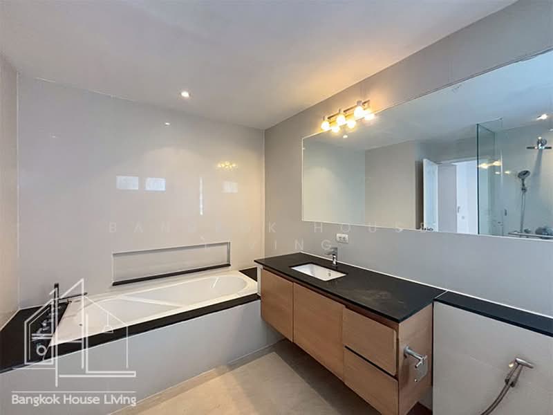 Baan Sawasdee, Bangkok, 42-1 Soi Sukhumvit 31, Khlongtoei Nua, Watthana, Bangkok, 3 Bedrooms, 278 sqm, Condo For Rent, by Bangkok House Living, 500419442 - DDproperty.com