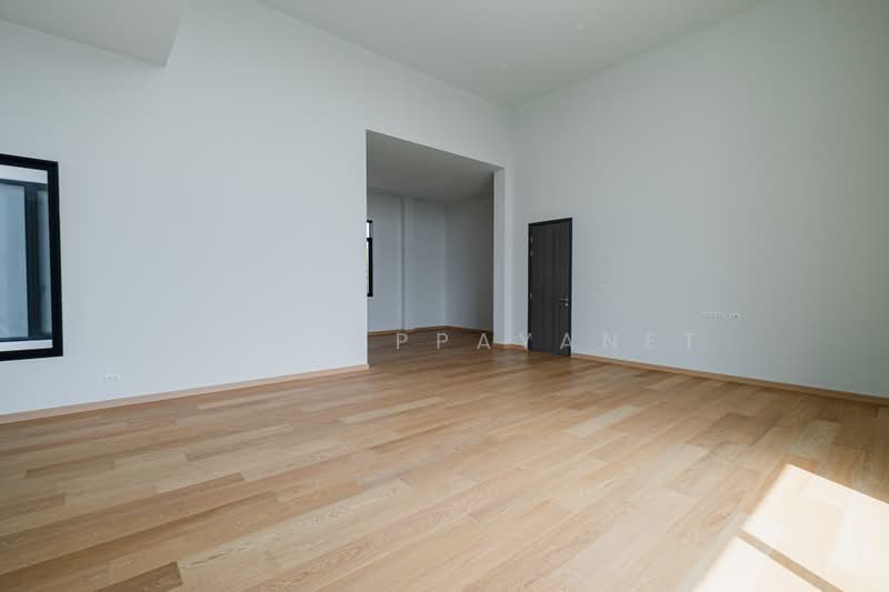 The Master Ekkamai-Ramintra, Bangkok, Soi Ramintra 39, Tha Rang, Bang Khen, Bangkok, 4 Bedrooms, 660 sqm, Single Detached House For Sale, by Kay Tippayanet, 500419478 - DDproperty.com