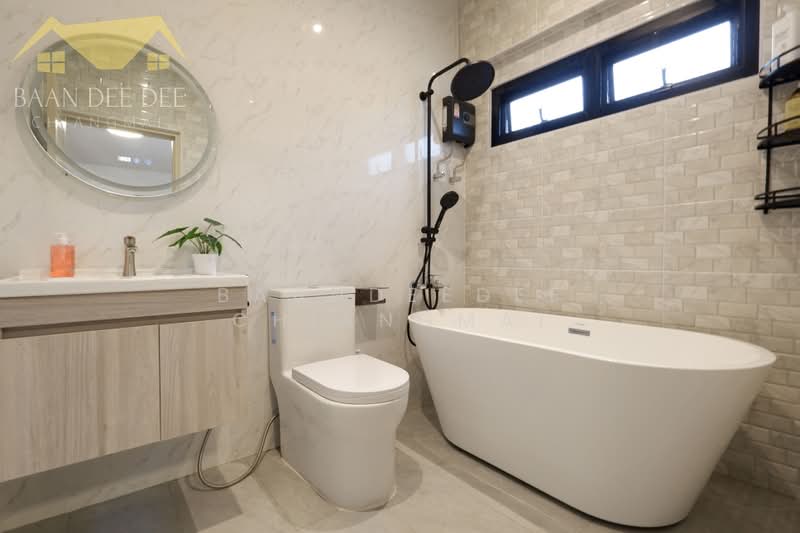 Luxury Pool Villa for Rent near Jedyord plaza, Chiang Mai Rental Price: 68,000 THB / month No.2P005, Chiang Mai, Chang Phuak, Muang Chiang Mai, Chiang Mai, 4 Bedrooms, 180 sqm, Single Detached House For Rent, by Baandeedee Chiangmai, 500419553 - DDproperty.com