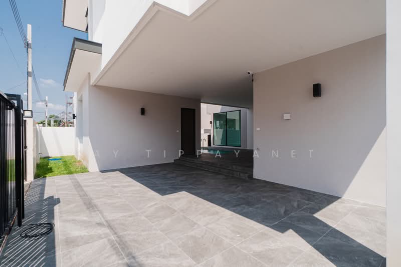 The Master Ekkamai-Ramintra, Bangkok, Soi Ramintra 39, Tha Rang, Bang Khen, Bangkok, 4 Bedrooms, 660 sqm, Single Detached House For Sale, by Kay Tippayanet, 500419602 - DDproperty.com