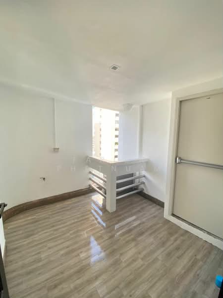 Jaspal’s Residential I, Bangkok, 34 Soi Sukhumvit 23, Khlongtoei Nua, Watthana, Bangkok, 4 Bedrooms, 365 sqm, Apartment For Rent, by Farida Phetnuam, 500419715 - DDproperty.com