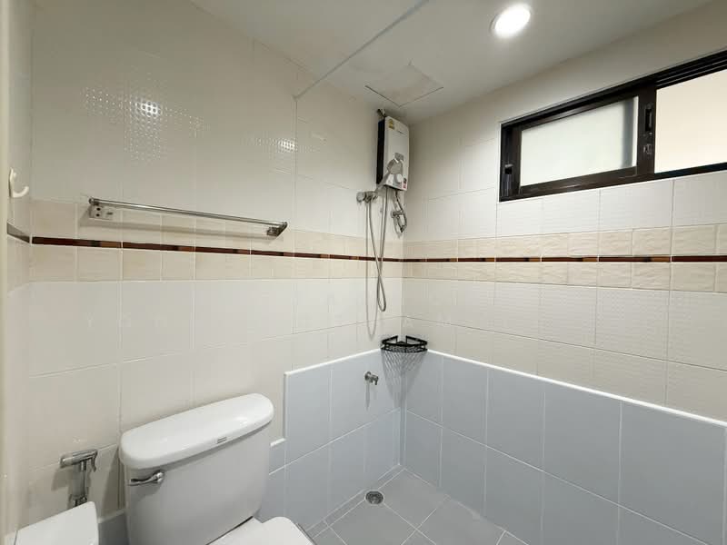 Lumpini Place Pinklao, Bangkok, 28 Borommaratchachonnani Road, Bang Bamru, Bang Phlat, Bangkok, 1 Bedroom, 39 sqm, Condo For Rent, by NATTAPHONG Yodmanotham (K. Book), 500419739 - DDproperty.com