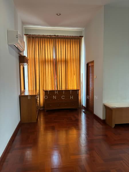 Detached House in Chatuchak, Bangkok, Chan Kasem, Chatuchak, Bangkok, 2 Bedrooms, 200 sqm, Single Detached House For Rent, by Thiti Boonchurn, 500419784 - DDproperty.com
