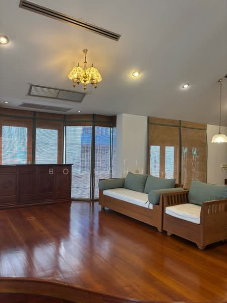 Detached House in Chatuchak, Bangkok, Chan Kasem, Chatuchak, Bangkok, 2 Bedrooms, 200 sqm, Single Detached House For Rent, by Thiti Boonchurn, 500419784 - DDproperty.com