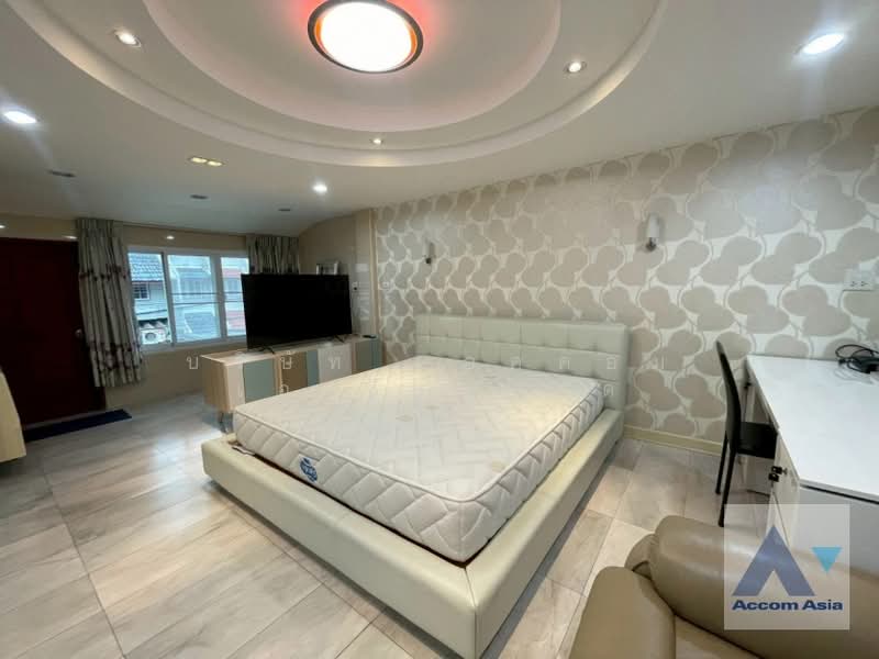 Home Office, Pet friendly Warm and Timeless Home with Rich Wood Interior in Sathorn, Bangkok, Thung Wat Don, Sathon, Bangkok, 4 Bedrooms, 350 sqm, Single Detached House For Rent, by บริษัท แอคคอม เอเซีย จำกัด, 500419854 - DDproperty.com
