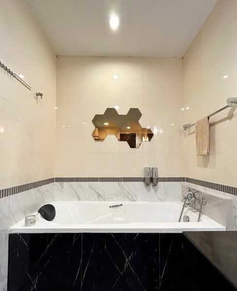 Baan Klang Krung Siam-Pathumwan, Bangkok, Petchburi Road, Thanon Phetchaburi, Ratchathewi, Bangkok, 1 Bedroom, 50 sqm, Condo For Rent, by Araya Laokham, 500420009 - DDproperty.com
