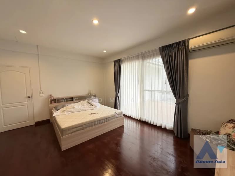 Private Swimming Pool 3 Bedrooms House for Rent in Sukhumvit, Bangkok near BTS Phra khanong, Bangkok, Khlong Tan Nua, Watthana, Bangkok, 3 Bedrooms, 300 sqm, Single Detached House For Rent, by Accom Asia, 500420035 - DDproperty.com