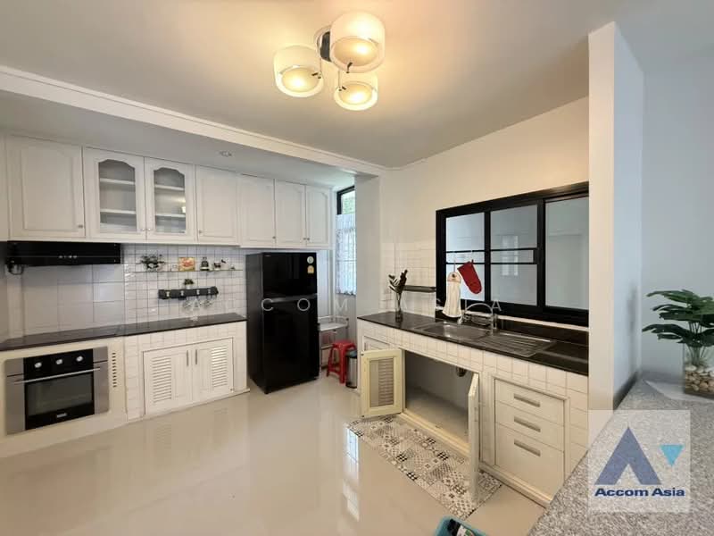 Private Swimming Pool 3 Bedrooms House for Rent in Sukhumvit, Bangkok near BTS Phra khanong, Bangkok, Khlong Tan Nua, Watthana, Bangkok, 3 Bedrooms, 300 sqm, Single Detached House For Rent, by Accom Asia, 500420035 - DDproperty.com