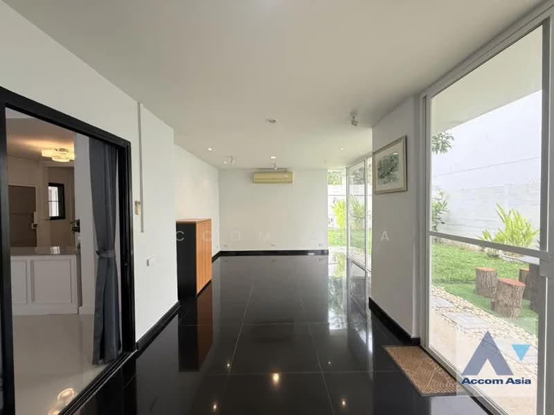 Private Swimming Pool 3 Bedrooms House for Rent in Sukhumvit, Bangkok near BTS Phra khanong, Bangkok, Khlong Tan Nua, Watthana, Bangkok, 3 Bedrooms, 300 sqm, Single Detached House For Rent, by Accom Asia, 500420035 - DDproperty.com