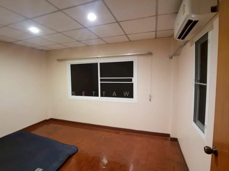 5-BR Townhouse, Bangkok, Bang Khae, Bangkok, 5 Bedrooms, 180 sqm, Townhouse For Rent, by Settawut Leenavong, 500420461 - DDproperty.com