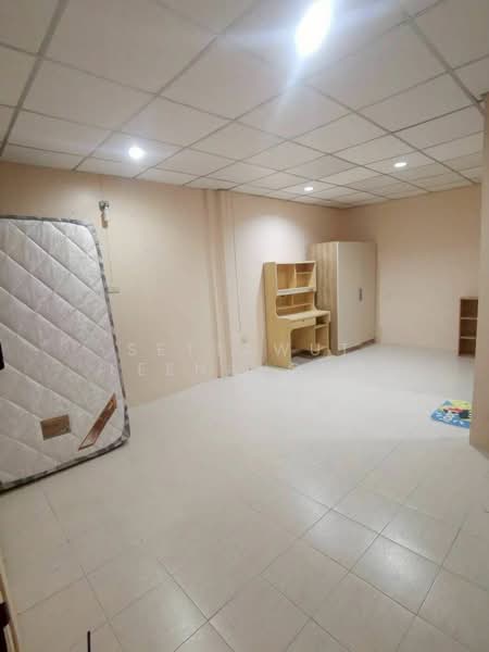 ทาวน์เฮ้าส์ 5-ห้องนอน, กรุงเทพ, บางแค, กรุงเทพ, 180 ตร.ม., ทาวน์เฮ้าส์ ให้เช่า, โดย Settawut Leenavong, 500420461 - DDproperty.com