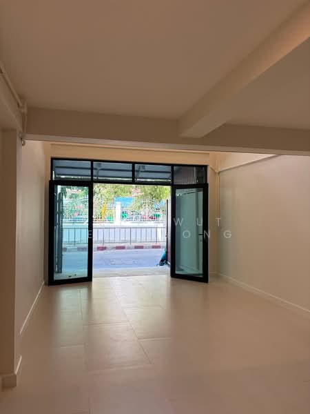 3-BR Townhouse, Bangkok, Pom Prap, Pom Prap Sattru Phai, Bangkok, 3 Bedrooms, 590 sqm, Townhouse For Sale, by Settawut Leenavong, 500420555 - DDproperty.com