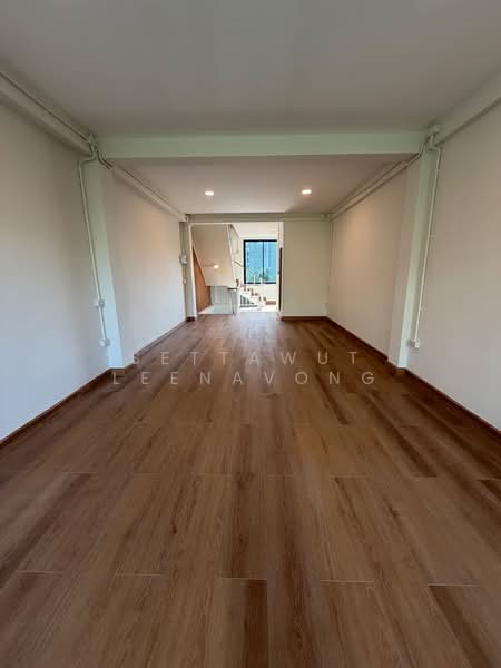 3-BR Townhouse, Bangkok, Pom Prap, Pom Prap Sattru Phai, Bangkok, 3 Bedrooms, 590 sqm, Townhouse For Sale, by Settawut Leenavong, 500420555 - DDproperty.com