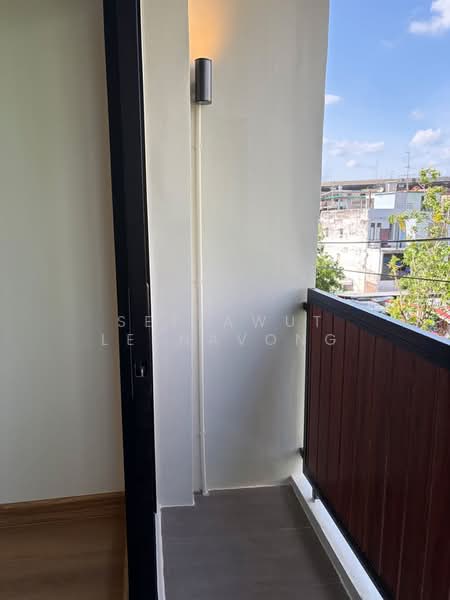 3-BR Townhouse, Bangkok, Pom Prap, Pom Prap Sattru Phai, Bangkok, 3 Bedrooms, 590 sqm, Townhouse For Sale, by Settawut Leenavong, 500420555 - DDproperty.com