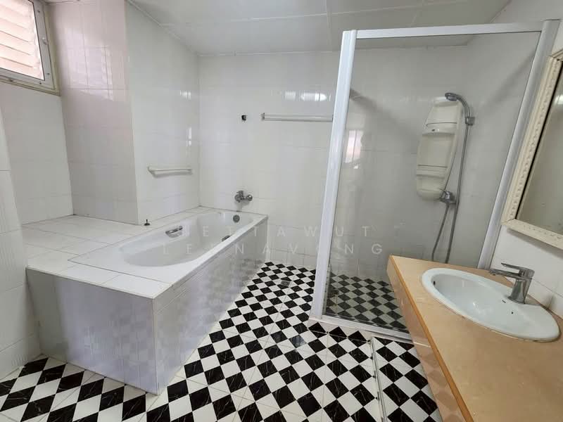 Tai Ping Towers, Bangkok, 582 Soi Sukhumvit 63, Khlong Tan Nua, Watthana, Bangkok, 4 Bedrooms, 252 sqm, Condo For Rent, by Settawut Leenavong, 500420597 - DDproperty.com