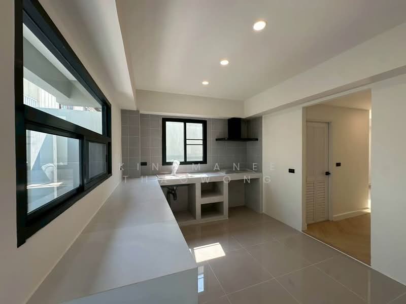 3-BR Townhouse, Bangkok, Lat Phrao, Bangkok, 3 Bedrooms, 204 sqm, Townhouse For Sale, by Kingmanee Thaowong, 500420732 - DDproperty.com