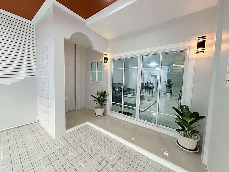 บ้านสวย 3 ห้องนอน หมู่บ้านนันทนา การ์เด้นท์ 2 ท่าอิฐ รัตนาธิเบศร์ รีโนเวทใหม่ ใกล้ MRT บางรักน้อย, Nonthaburi, รัตนาธิเบศร์, Bang Rak Noi, Muang Nonthaburi, Nonthaburi, 3 Bedrooms, 120 sqm, Townhouse For Sale, by บุษบากร (เจี๊ยบ), 500420862 - DDproperty.com