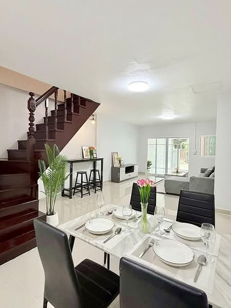 บ้านสวย 3 ห้องนอน หมู่บ้านนันทนา การ์เด้นท์ 2 ท่าอิฐ รัตนาธิเบศร์ รีโนเวทใหม่ ใกล้ MRT บางรักน้อย, นนทบุรี, รัตนาธิเบศร์, บางรักน้อย, เมืองนนทบุรี, นนทบุรี, 120 ตร.ม., ทาวน์เฮ้าส์ ขาย, โดย บุษบากร (เจี๊ยบ), 500420862 - DDproperty.com