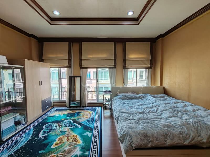 Baan Klang Muang The Royal Monaco Srinakarin-Pattanakarn, Bangkok, Rama 9 Road, Soi 43, Suan Luang, Bangkok, 3 Bedrooms, 200 sqm, Townhouse For Sale, by กมลลักษณ์ (หนุ่ย) สัมพันธรัตน์, 500420929 - DDproperty.com