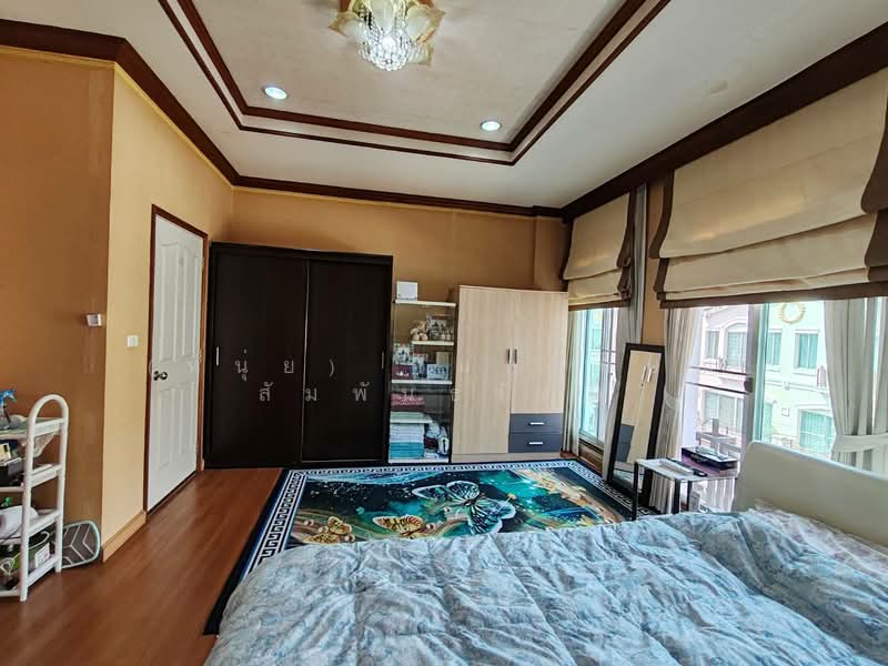 Baan Klang Muang The Royal Monaco Srinakarin-Pattanakarn, Bangkok, Rama 9 Road, Soi 43, Suan Luang, Bangkok, 3 Bedrooms, 200 sqm, Townhouse For Sale, by กมลลักษณ์ (หนุ่ย) สัมพันธรัตน์, 500420929 - DDproperty.com