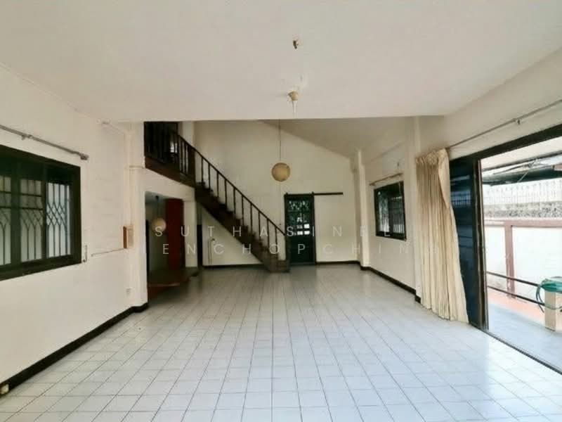 10-BR House, Bangkok, Nawamin, Bueng Kum, Bangkok, 10+ Bedrooms, 300 sqm, Single Detached House For Sale, by Suthasinee Chenchopching, 500421221 - DDproperty.com