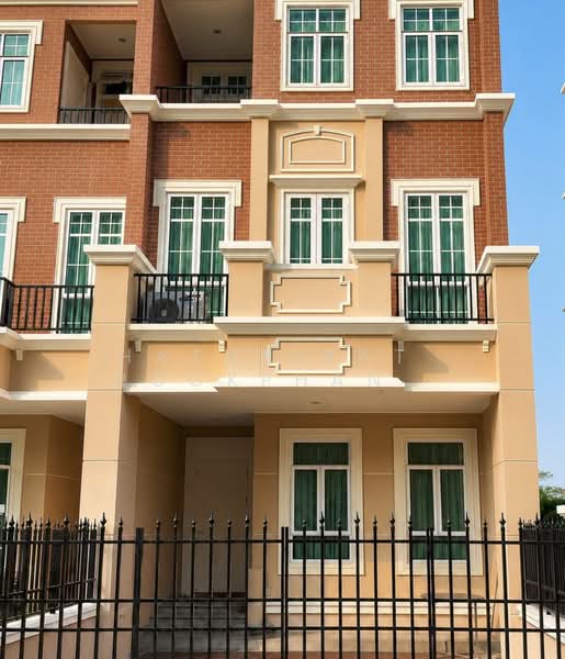 Garden Square Sukhumvit 77, Bangkok, Sukhumvit Road, Phra Kanong Nua, Watthana, Bangkok, 4 Bedrooms, 310 sqm, Semi-Detached House (Twin House) For Sale, by Hathairat Rookphan , 500421468 - DDproperty.com