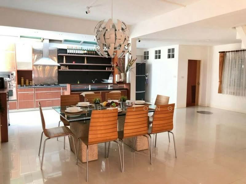 4-BR Semi-detached House, Bangkok, Bang Kapi, Huai Khwang, Bangkok, 4 Bedrooms, 430 sqm, Semi-Detached House (Twin House) For Rent, by Pasupit Ditbanjong, 500421868 - DDproperty.com