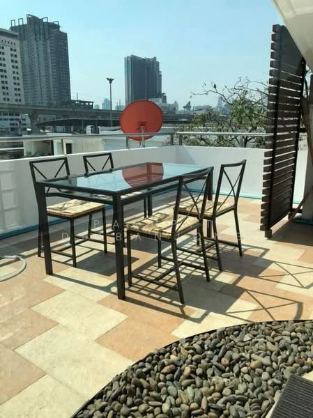 4-BR Semi-detached House, Bangkok, Bang Kapi, Huai Khwang, Bangkok, 4 Bedrooms, 430 sqm, Semi-Detached House (Twin House) For Rent, by Pasupit Ditbanjong, 500421868 - DDproperty.com