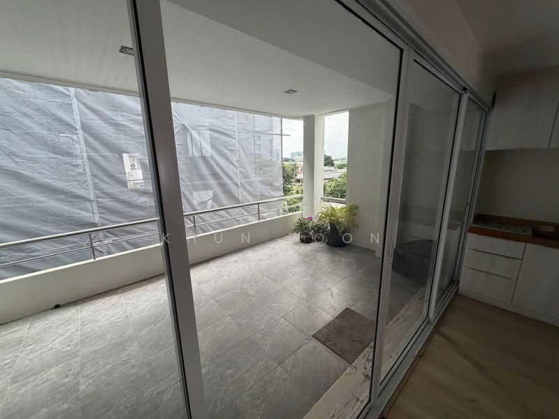 For Rent: Renovated 3-Storey Commercial Building in the Heart of Ekkamai–Thonglor (SPSSR307), Bangkok, เอกมัย, Khlong Tan Nua, Watthana, Bangkok, , 300 sqm, Shophouse For Rent, by Khun Poon, 500421948 - DDproperty.com