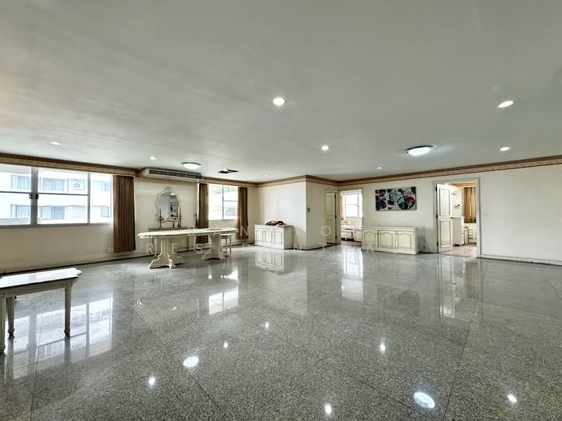 D.S. Tower 1 Sukhumvit 33, Bangkok, Soi Phrom Chit, Khlong Tan Nua, Watthana, Bangkok, 3 Bedrooms, 236 sqm, Condo For Sale, by Bangkok Residential, 500422025 - DDproperty.com