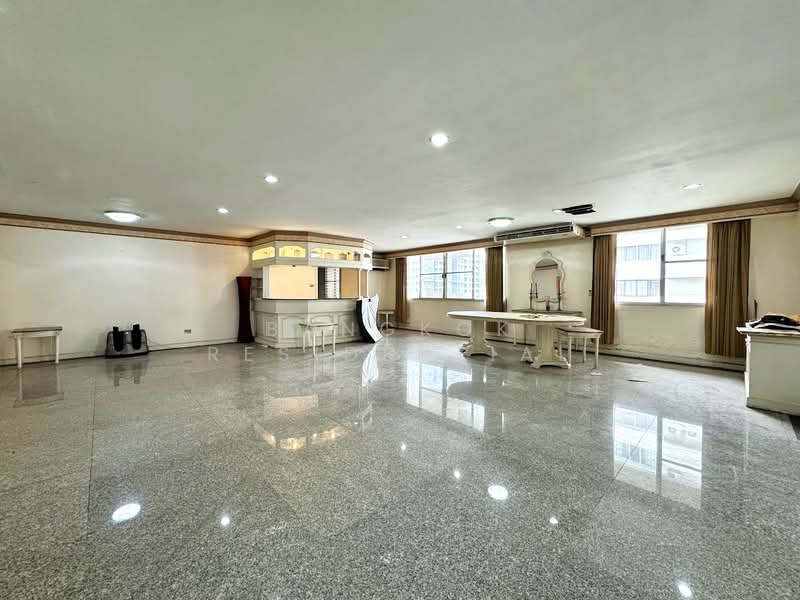 D.S. Tower 1 Sukhumvit 33, Bangkok, Soi Phrom Chit, Khlong Tan Nua, Watthana, Bangkok, 3 Bedrooms, 236 sqm, Condo For Sale, by Bangkok Residential, 500422025 - DDproperty.com