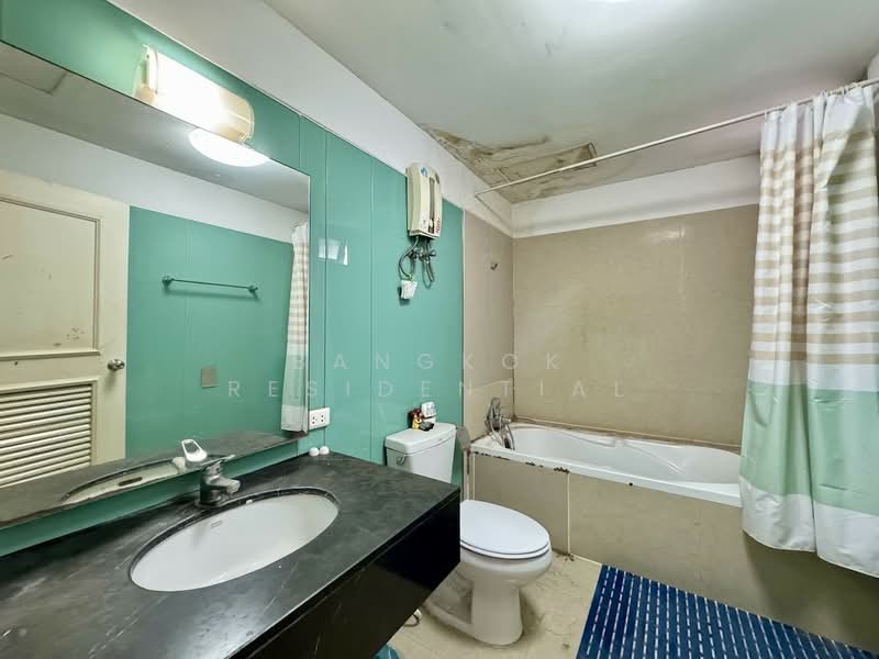 D.S. Tower 1 Sukhumvit 33, Bangkok, Soi Phrom Chit, Khlong Tan Nua, Watthana, Bangkok, 3 Bedrooms, 236 sqm, Condo For Sale, by Bangkok Residential, 500422025 - DDproperty.com