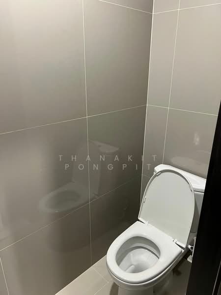 XT Huaikhwang, Bangkok, 244 Ratchadaphisek Road, Huai Khwang, Bangkok, 1 Bedroom, 30 sqm, Condo For Rent, by Thanakit Pongpit, 500422029 - DDproperty.com