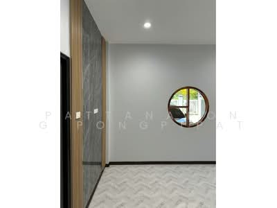 ขาย - บ้าน 2-ห้องนอน, ชลบุรี