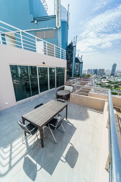 Watermark Chaophraya, Bangkok, Soi Charoennakorn 39-41, Charoennakorn Road, Bang Lam Phu Lang, Khlong San, Bangkok, 3 Bedrooms, 260 sqm, Condo For Sale, by Thanakit Pongpit, 500422173 - DDproperty.com