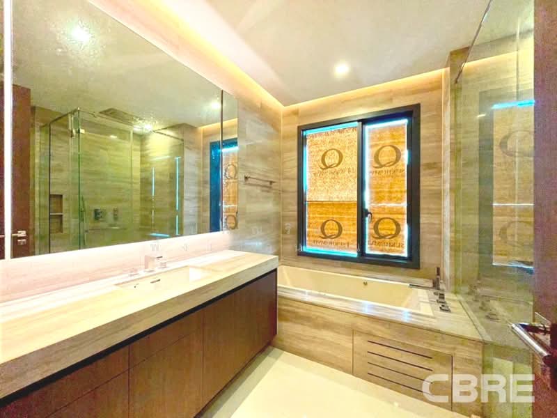 Q1 Sukhumvit, Bangkok, 1 Sukhumvit Road, Khlong Toei, Bangkok, 3 Bedrooms, 204 sqm, Condo For Sale, by ปพิณริยา พึ่งเขื่อนขันธ์, 500422471 - DDproperty.com