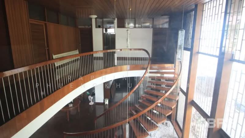 Single House in Pridi Banomyong 27, Bangkok, Khlong Tan Nua, Watthana, Bangkok, 4 Bedrooms, 1,000 sqm, Single Detached House For Sale, by Praphinleeya Phuengkhuankhan, 500422578 - DDproperty.com
