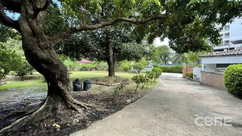 Single House in Pridi Banomyong 27, Bangkok, Khlong Tan Nua, Watthana, Bangkok, 4 Bedrooms, 1,000 sqm, Single Detached House For Sale, by Praphinleeya Phuengkhuankhan, 500422578 - DDproperty.com