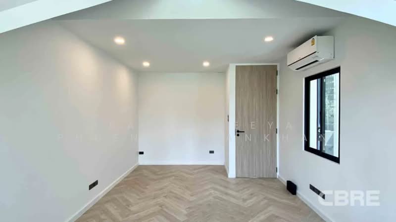 Sukhumvit 39, Bangkok, Khlong Tan Nua, Watthana, Bangkok, 3 Bedrooms, 310 sqm, Townhouse For Sale, by Praphinleeya Phuengkhuankhan, 500422582 - DDproperty.com