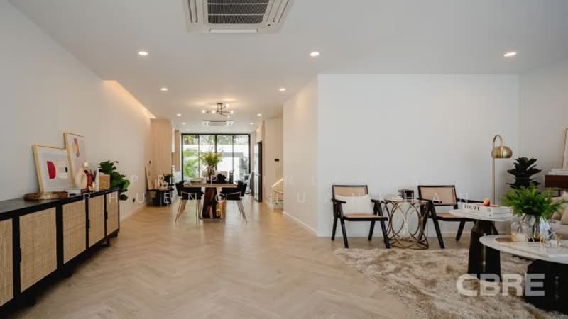 Sukhumvit 39, Bangkok, Khlong Tan Nua, Watthana, Bangkok, 3 Bedrooms, 310 sqm, Townhouse For Sale, by Praphinleeya Phuengkhuankhan, 500422582 - DDproperty.com