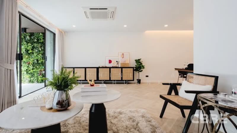 Sukhumvit 39, Bangkok, Khlong Tan Nua, Watthana, Bangkok, 3 Bedrooms, 310 sqm, Townhouse For Sale, by Praphinleeya Phuengkhuankhan, 500422582 - DDproperty.com