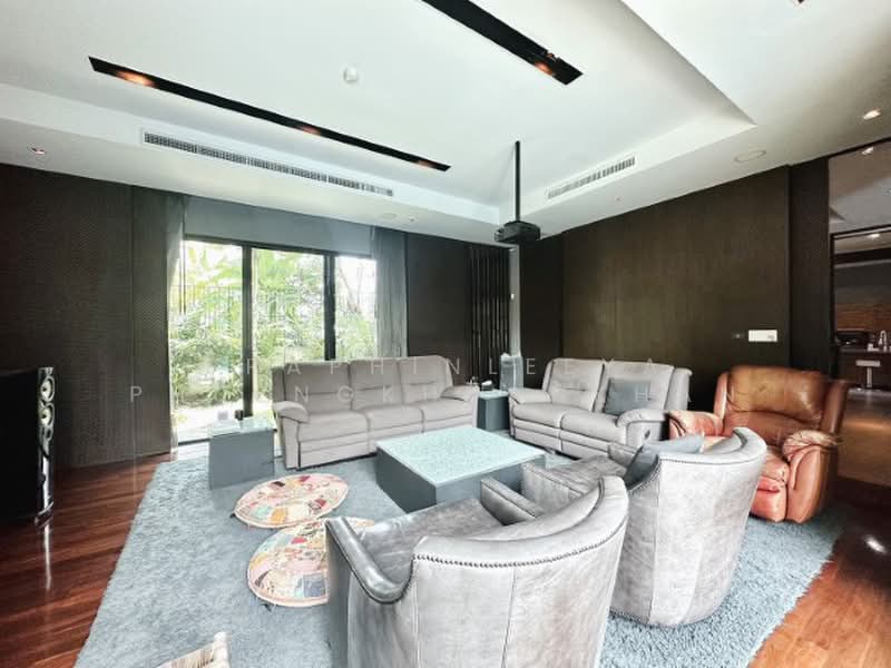 บ้านเดี่ยวในซอยสุขุมวิท 39, Bangkok, Khlong Tan Nua, Watthana, Bangkok, 4 Bedrooms, 700 sqm, Single Detached House For Sale, by Praphinleeya Phuengkhuankhan, 500422765 - DDproperty.com