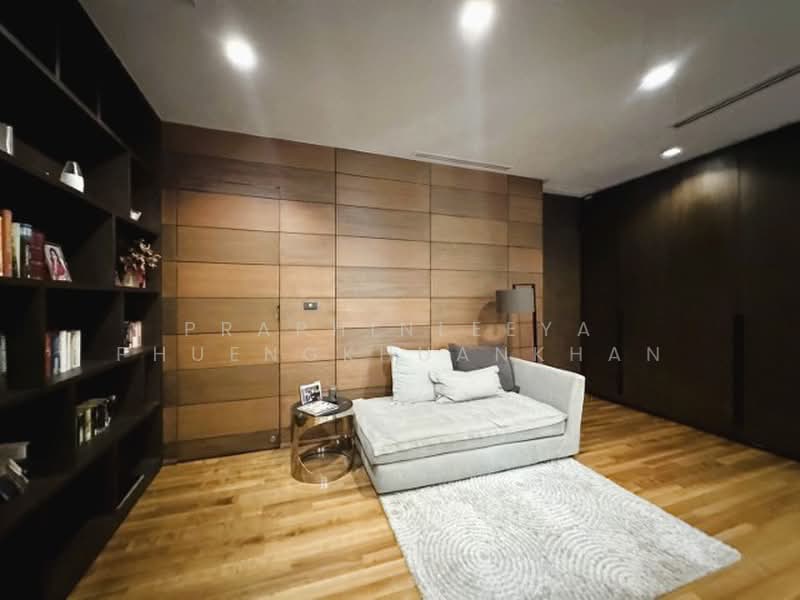 บ้านเดี่ยวในซอยสุขุมวิท 39, Bangkok, Khlong Tan Nua, Watthana, Bangkok, 4 Bedrooms, 700 sqm, Single Detached House For Sale, by Praphinleeya Phuengkhuankhan, 500422765 - DDproperty.com